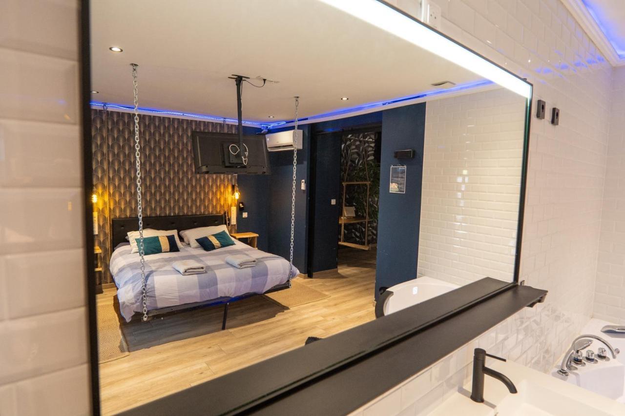 Apartment Capsule Temps Suspendu - Balneo, Cinema & Billard