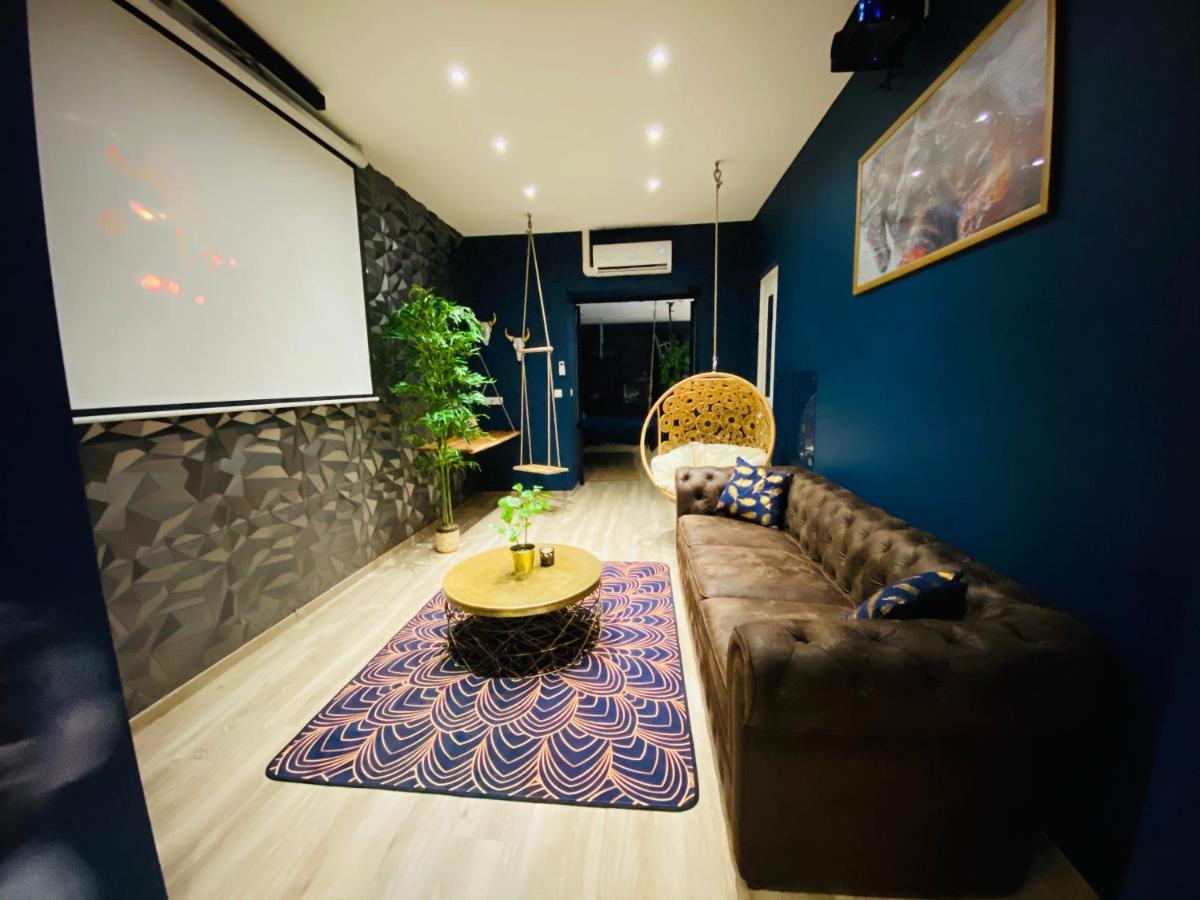 Apartment Capsule Temps Suspendu - Balneo, Cinema & Billard