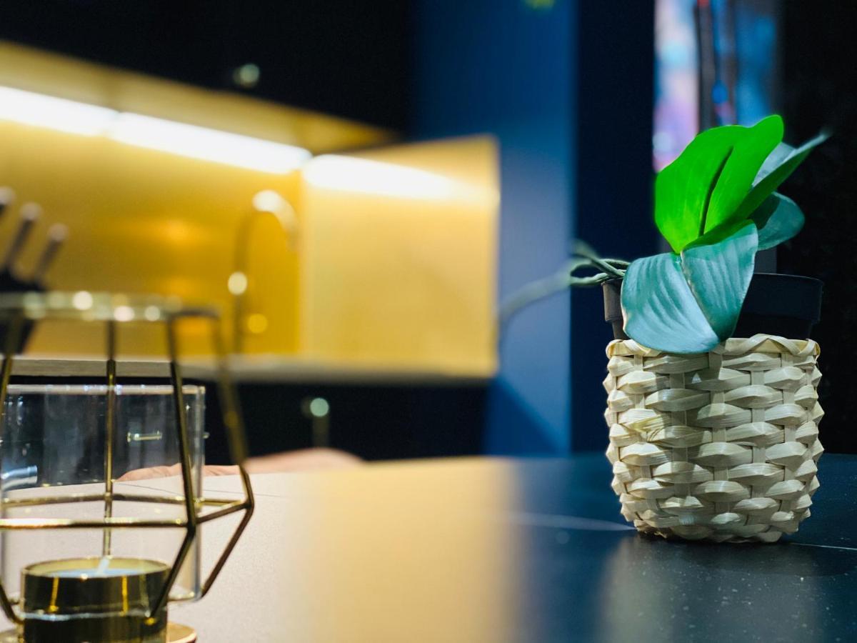 Apartment Capsule Temps Suspendu - Balneo, Cinema & Billard *