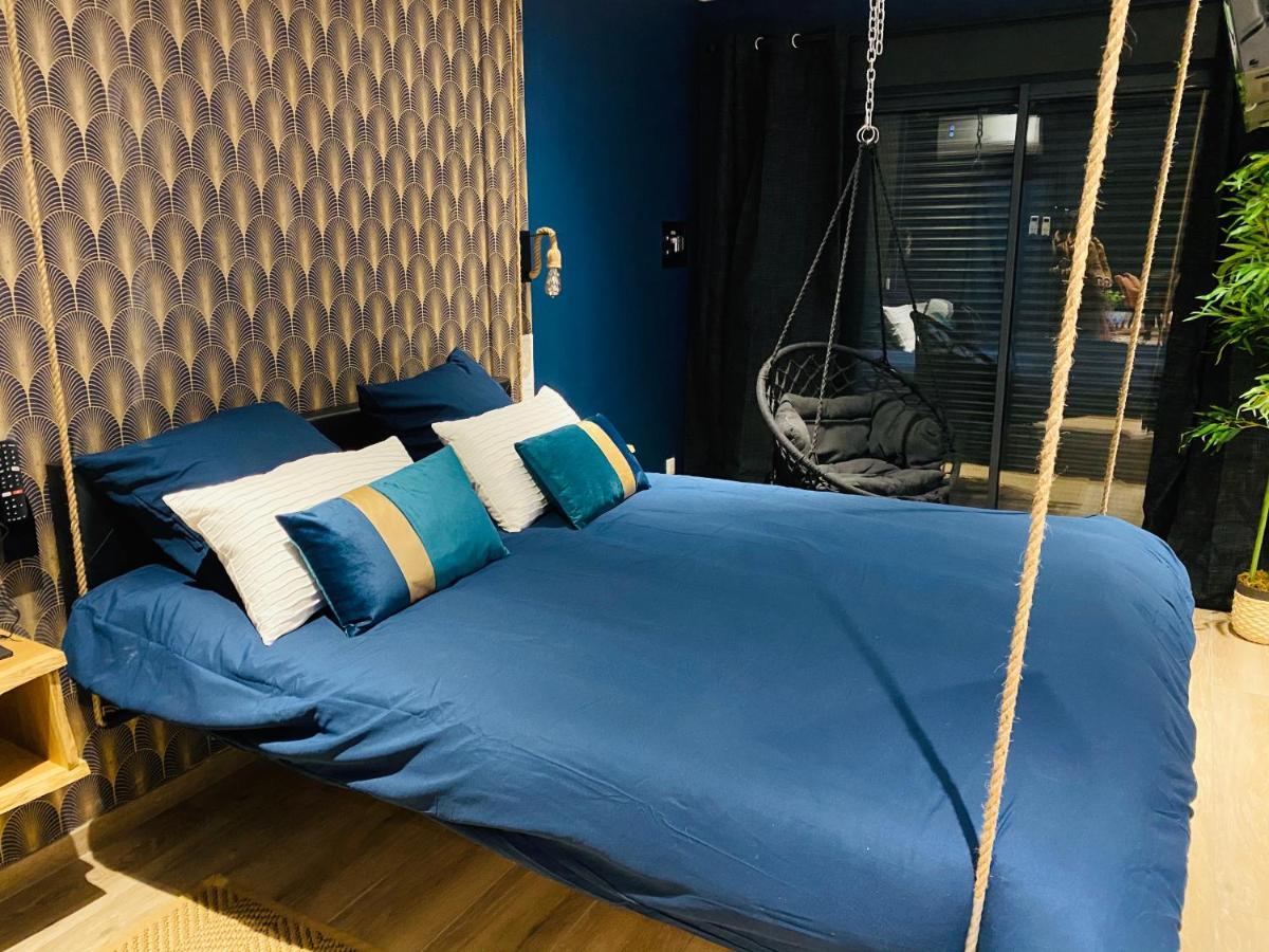 Apartment Capsule Temps Suspendu - Balneo, Cinema & Billard *