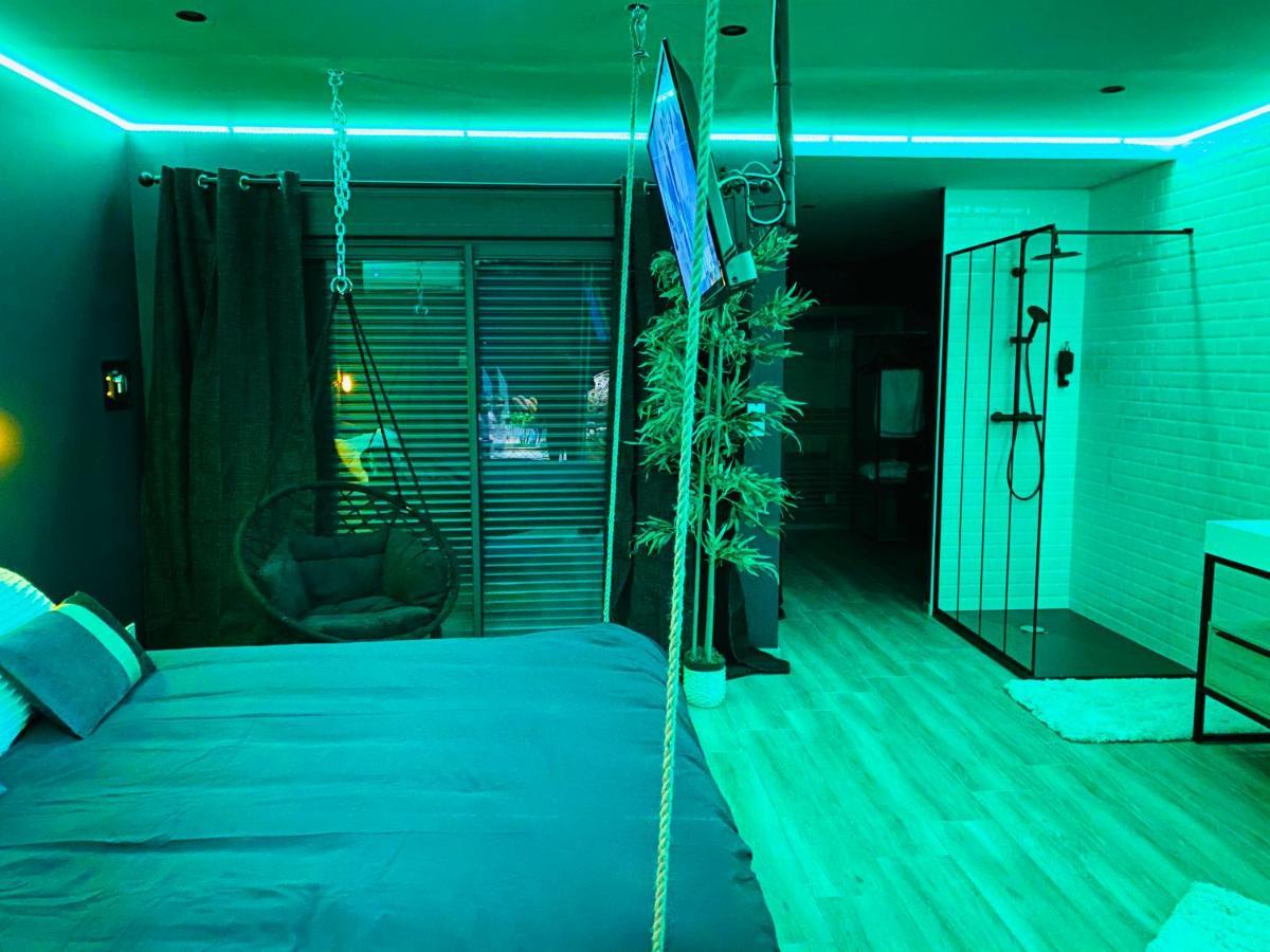 Apartment Capsule Temps Suspendu - Balneo, Cinema & Billard