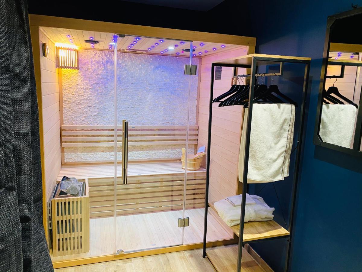 Apartment Capsule Temps Suspendu - Balneo, Cinema & Billard *