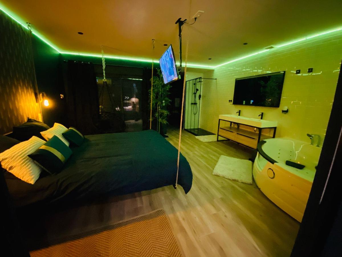 Apartment Capsule Temps Suspendu - Balneo, Cinema & Billard *
